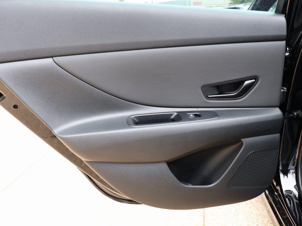 2025 Hyundai Elantra SEL - Photo 17