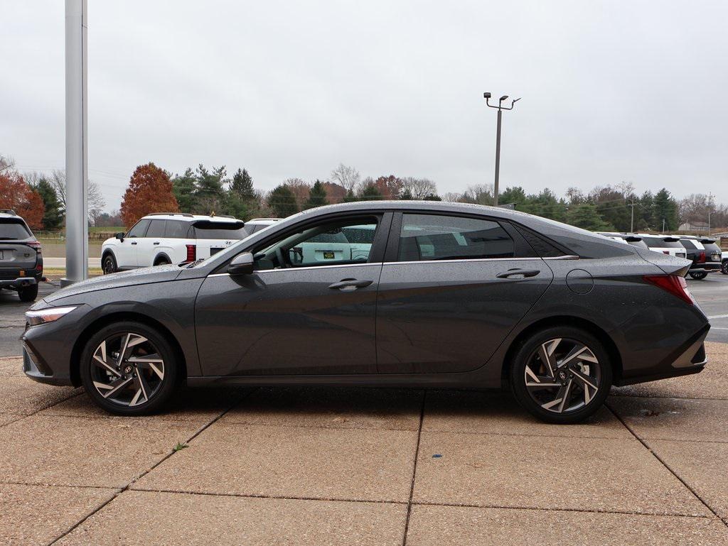 New 2025 Hyundai Elantra Limited Sedan