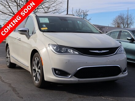 2017 Chrysler Pacifica Limited Van