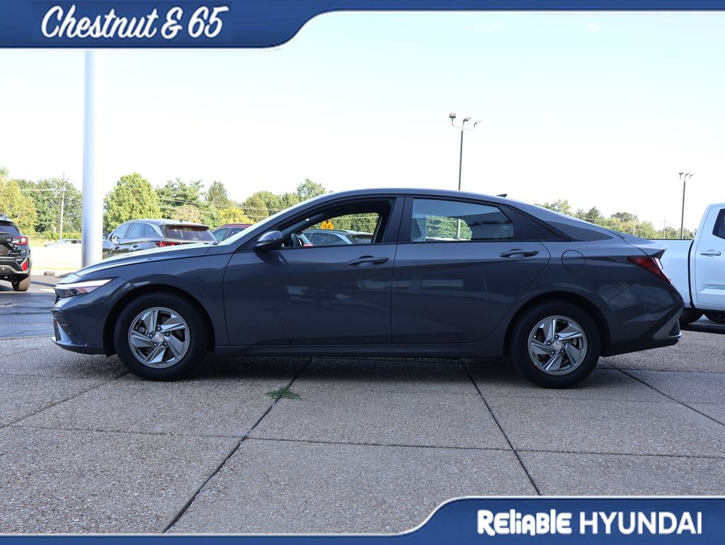 2024 Hyundai Elantra SE - Photo 3
