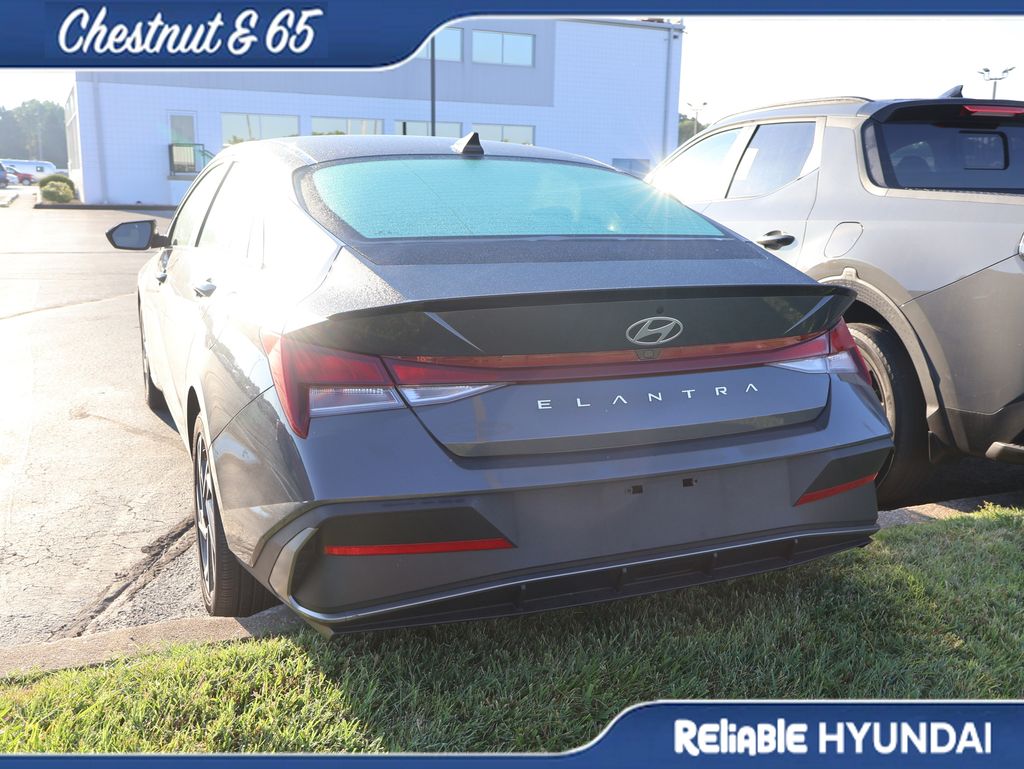 2025 Hyundai Elantra SEL - Photo 16