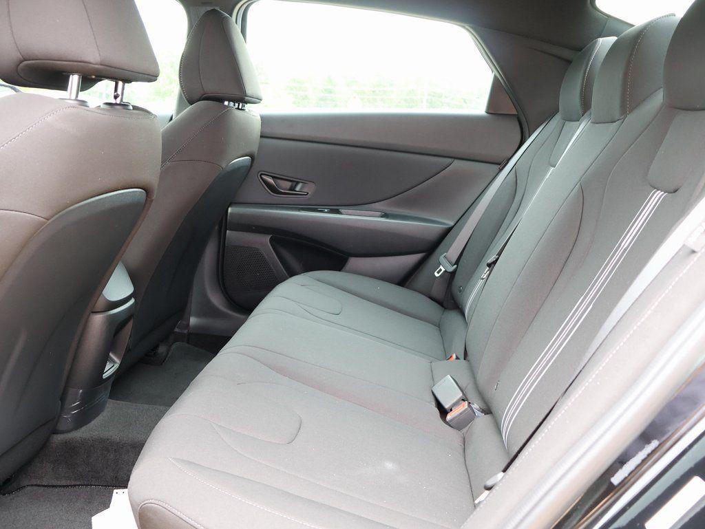 2025 Hyundai Elantra SEL - Photo 18