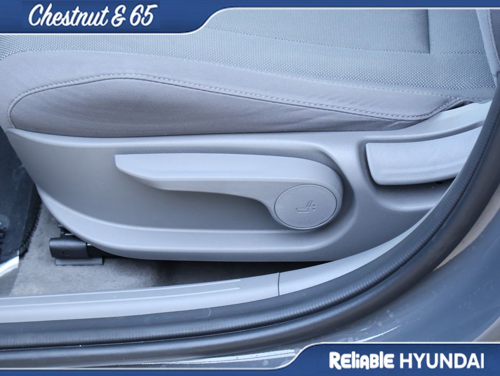 2024 Hyundai Elantra SE - Photo 23