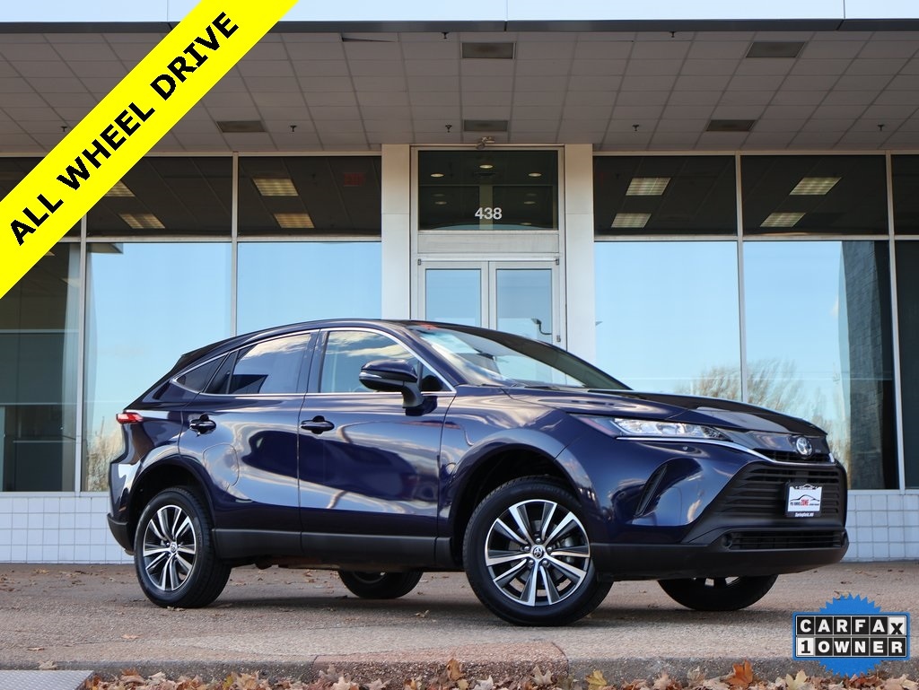 2022 Toyota Venza LE's photo