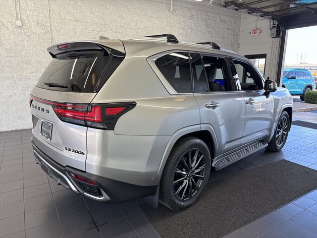 2026 Lexus LX 700h F-Sport - Photo 8