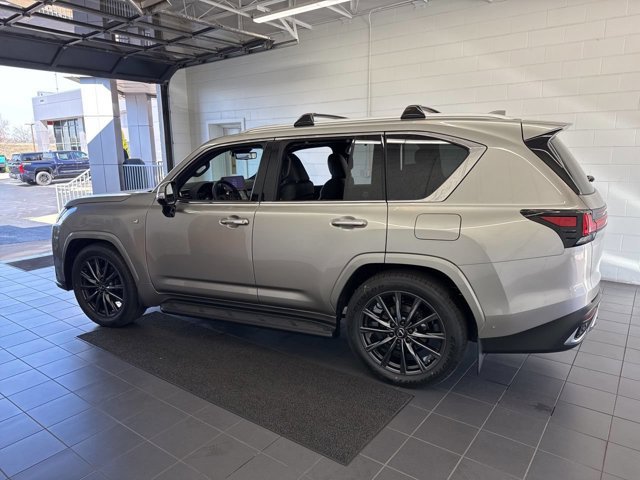 2026 Lexus LX 700h F-Sport - Photo 5