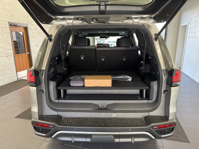 2026 Lexus LX 700h F-Sport - Photo 11