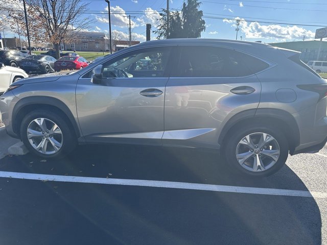 2017 Lexus NX 200t Luxury photo 3