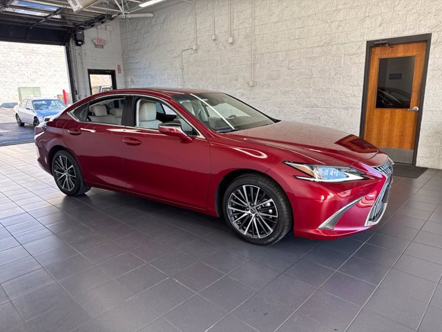 2025 Lexus ES Hybrid