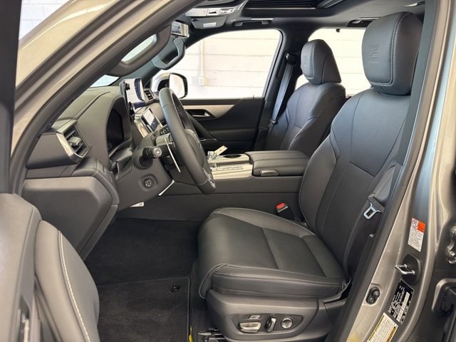 2026 Lexus LX 700h F-Sport - Photo 17