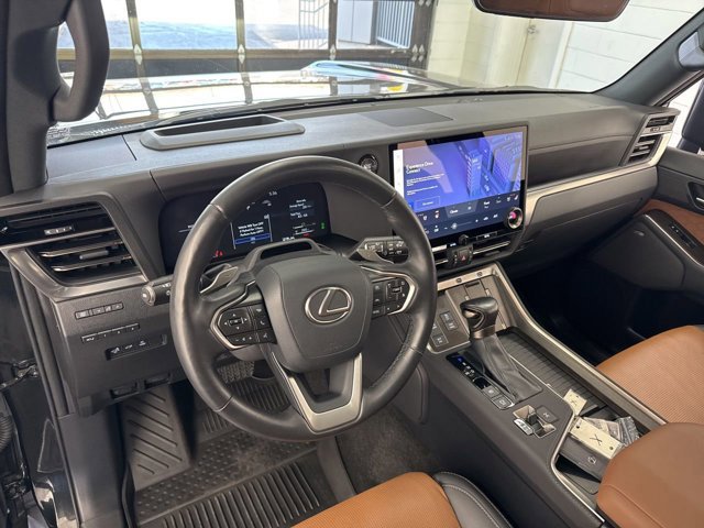 2024 Lexus GX Luxury - Photo 18