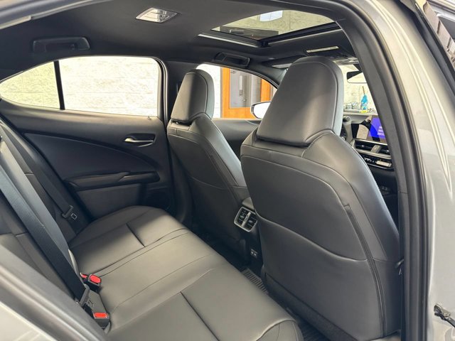 2026 Lexus UX Hybrid 300h F Sport Design - Photo 44