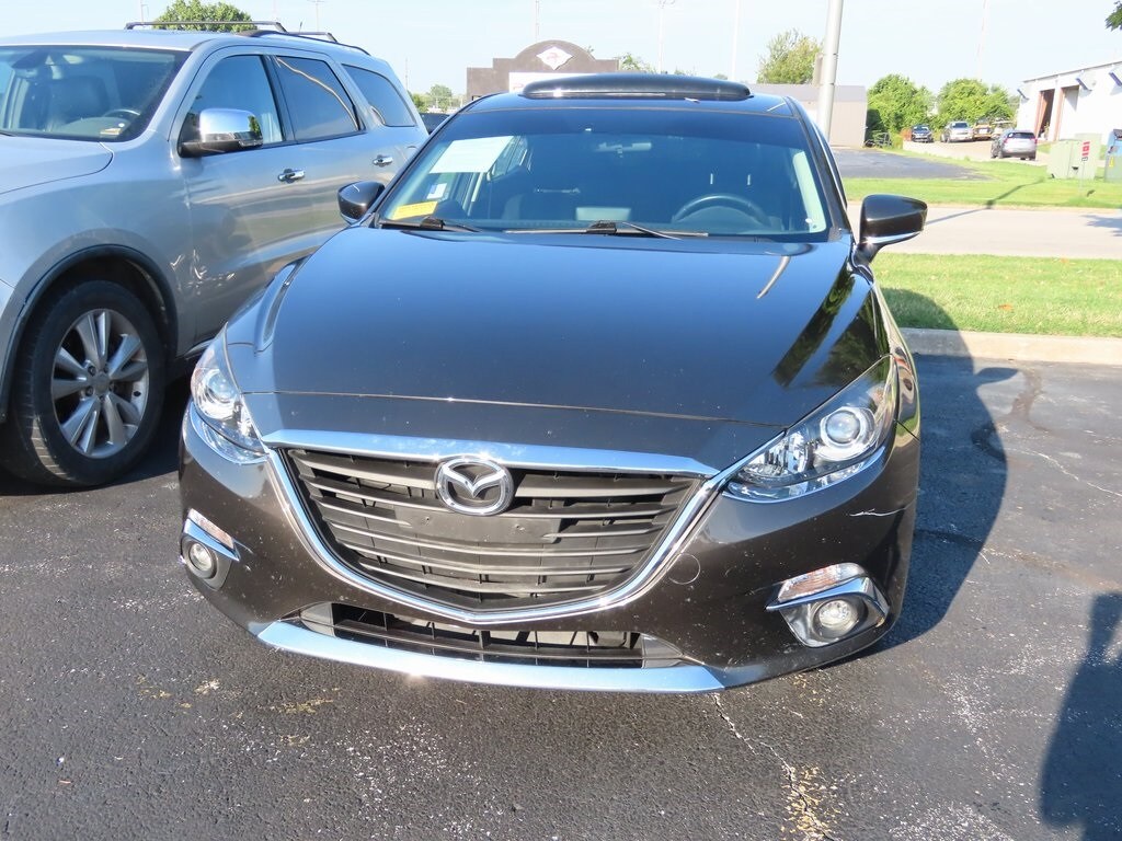 2016 Mazda Mazda3 Touring Hatchback photo 3