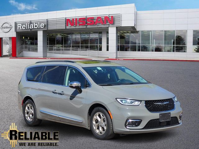 2023 Chrysler Pacifica Limited's photo