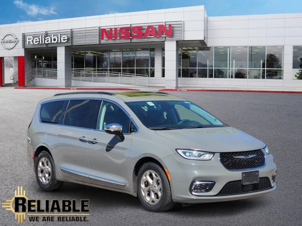 Used 2023 Chrysler Pacifica Limited Minivan/Van