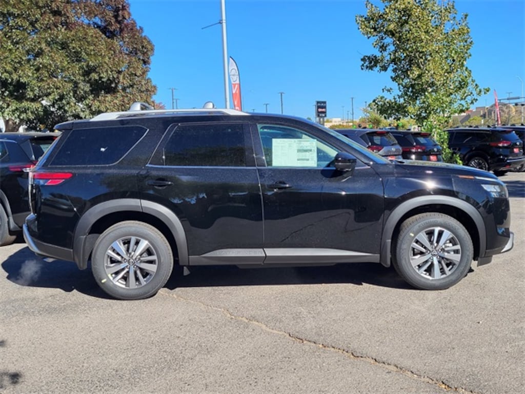 New 2025 Nissan Pathfinder SL SUV