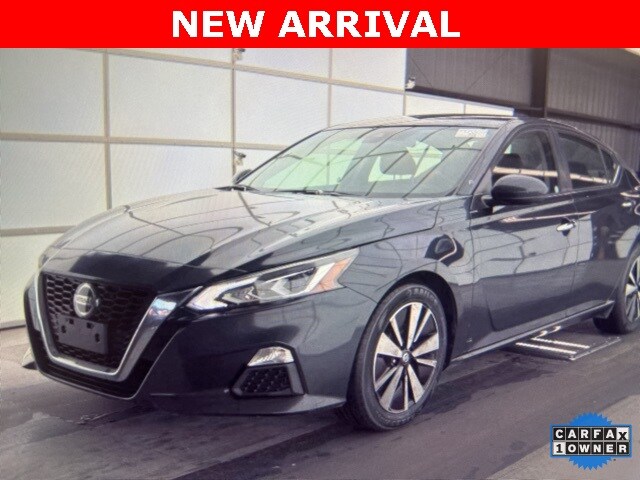 2022 Nissan Altima SV photo 2