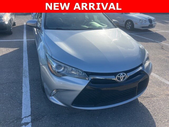 2017 Toyota Camry XLE XSE photo 2