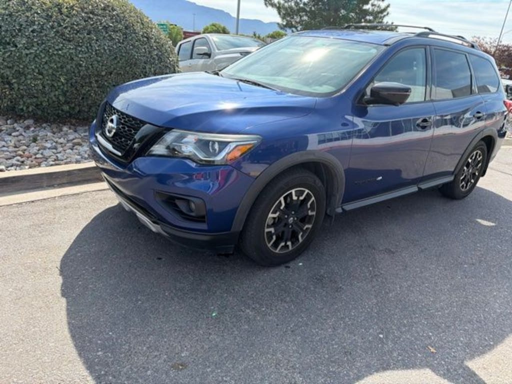 Used 2020 Nissan Pathfinder SL SUV