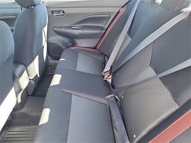 Versa Sedan SR
