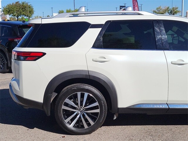2024 Nissan Pathfinder Platinum photo 4