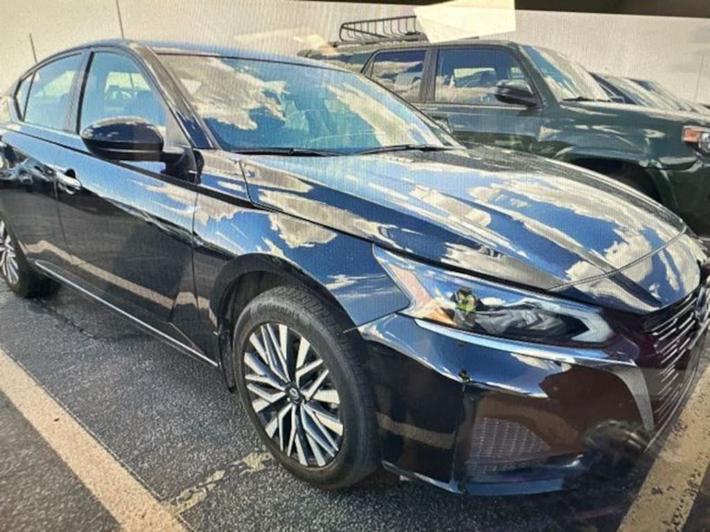 Used 2023 Nissan Altima 2.5 SV Sedan