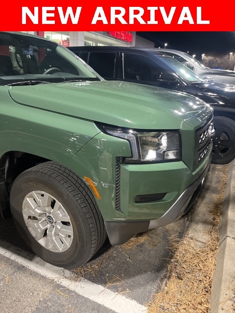 2022 Nissan Frontier SV's photo