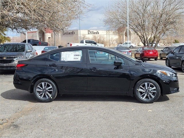 2025 Nissan Versa 1.6 SV photo 2