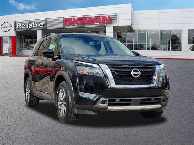 2025 Nissan Pathfinder SL's photo