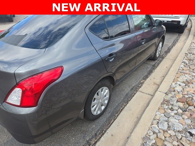 2017 Nissan Versa 1.6 S photo 3