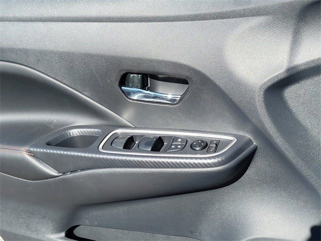 Versa Sedan SR
