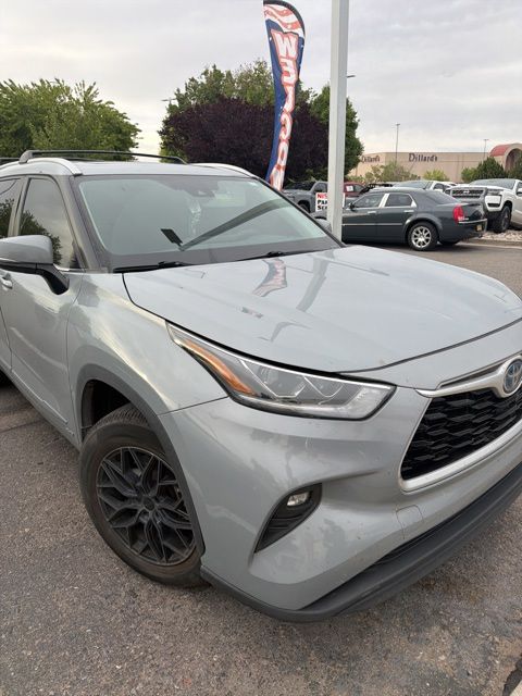 2023 Toyota Highlander Hybrid Bronze Edition AWD's photo
