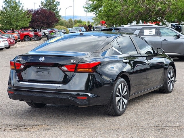 2022 Nissan Altima SV photo 3