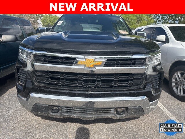 2023 Chevrolet Silverado 1500 LT photo 2