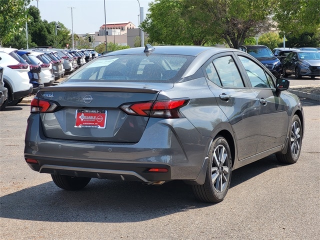 Versa Sedan SV