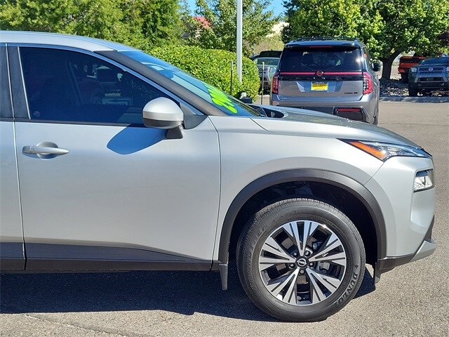 2023 Nissan Rogue SV photo 2