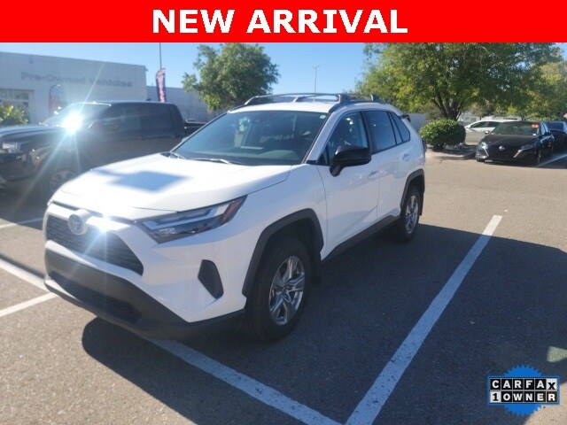 2024 Toyota RAV4 Hybrid LE photo 2