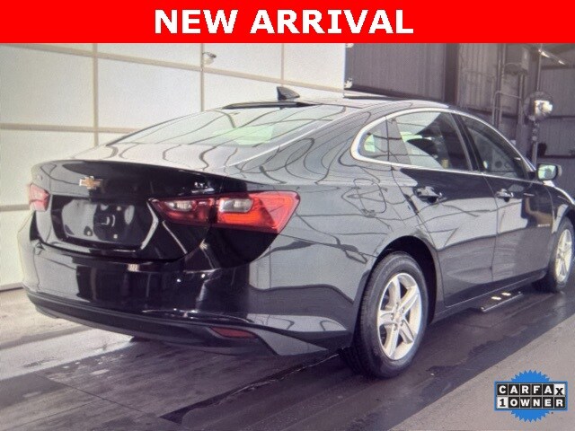 2023 Chevrolet Malibu 1LT photo 2