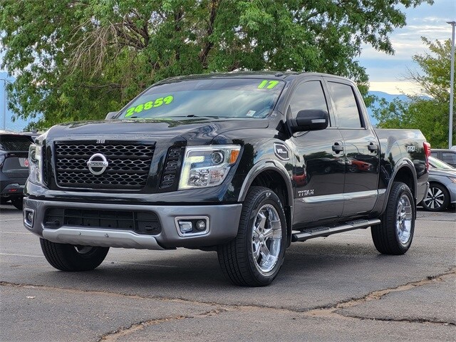 2017 Nissan Titan PRO-4X photo 4