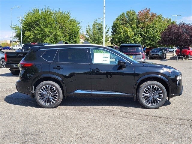 2026 Nissan Rogue Platinum photo 2