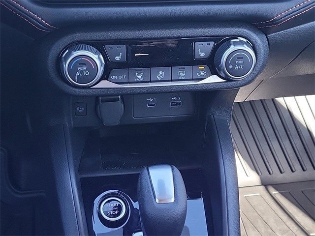 Versa Sedan SR