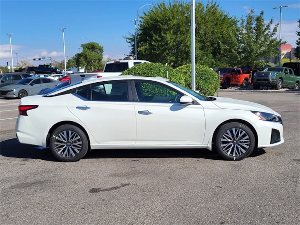 New 2025 Nissan Altima SV Sedan