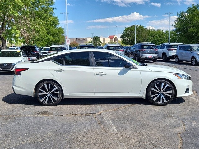 2021 Nissan Altima SR photo 3