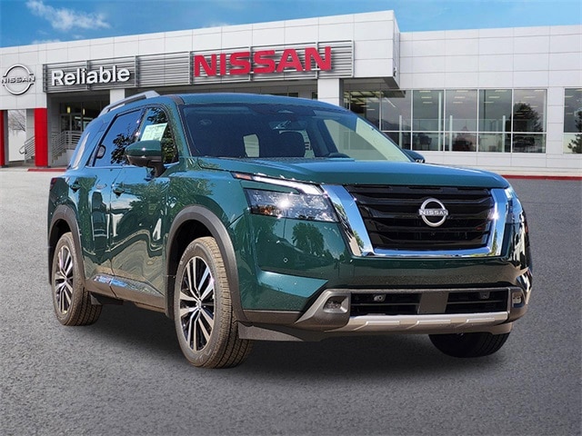 2025 Nissan Pathfinder Platinum's photo
