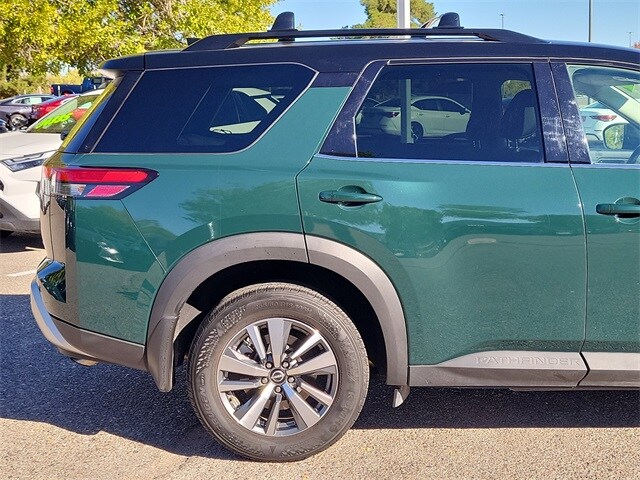 2024 Nissan Pathfinder SL photo 4