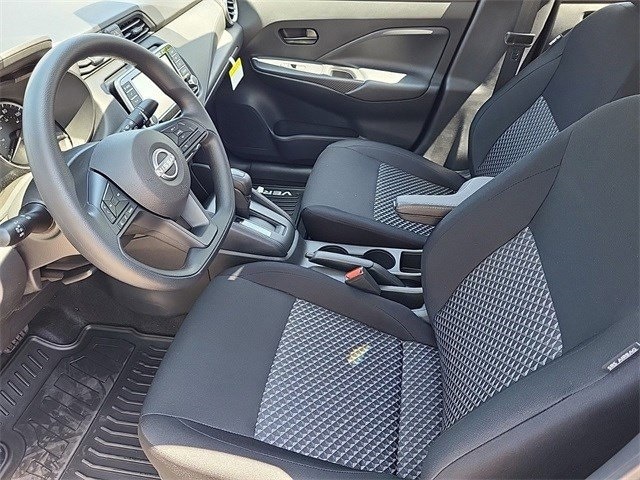 Versa Sedan S