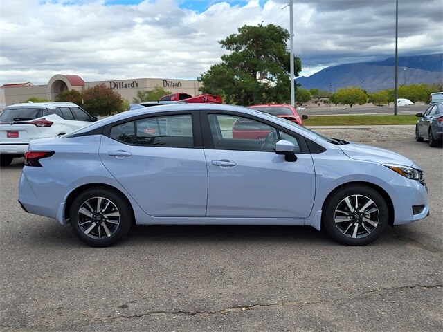 2025 Nissan Versa 1.6 SV photo 2