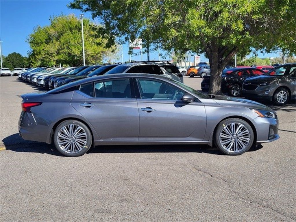 New 2025 Nissan Altima SL Sedan