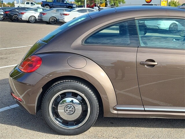 2012 Volkswagen Beetle 2.5L photo 4