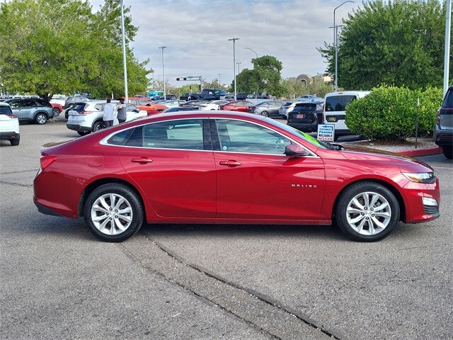 2024 Chevrolet Malibu 1LT photo 2